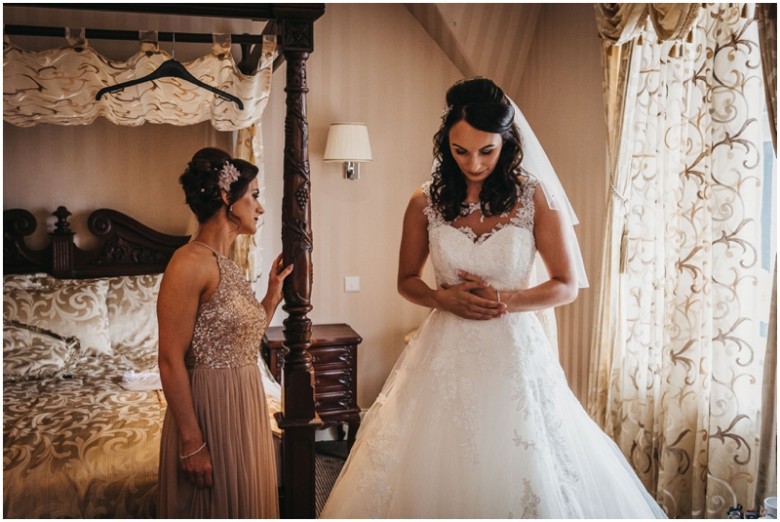 bride and her bridal aprty getting ready